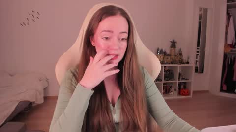 Snapshot of lil_happiness chatting on 13, 12, 2025 for free registration 3 online show from 13, 12, 2025