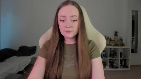 Snapshot of lil_happiness chatting on 15, 3, 2026 for free registration 3 online show from 15, 3, 2026