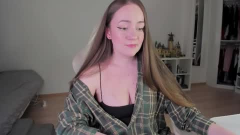 Snapshot of lil_happiness chatting on 25, 3, 2026 for free registration 3 online show from 25, 3, 2026
