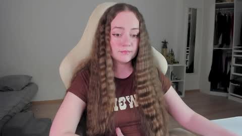 Snapshot of lil_happiness chatting on 28, 3, 2026 for free registration 3 online show from 28, 3, 2026
