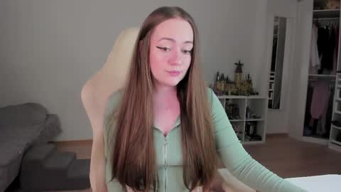 Snapshot of lil_happiness chatting on 6, 4, 2026 for free registration 3 online show from 6, 4, 2026