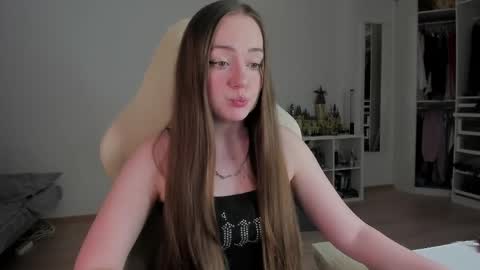 Snapshot of lil_happiness chatting on 12, 4, 2026 for free registration 3 online show from 12, 4, 2026