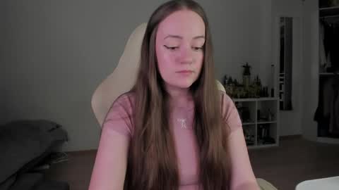 Snapshot of lil_happiness chatting on 17, 4, 2026 for free registration 3 online show from 17, 4, 2026