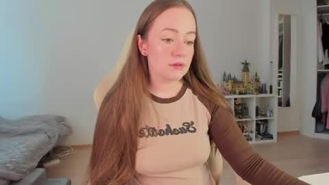 Snapshot of lil_happiness chatting on 18, 4, 2026 for free registration 3 online show from 18, 4, 2026