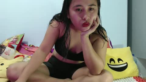Snapshot of lil_sweetgirl4u chatting on 12, 2, 2025 lil_sweetgirl4u online show from 12, 2, 2025