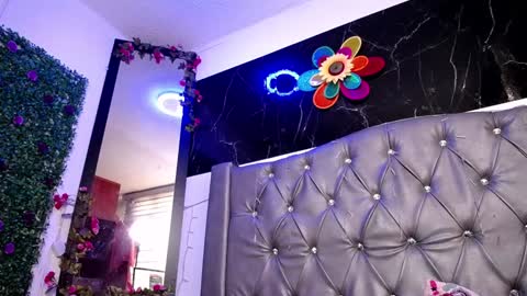   online show from 28, 1, 2025