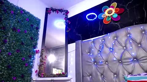   online show from 19, 2, 2025