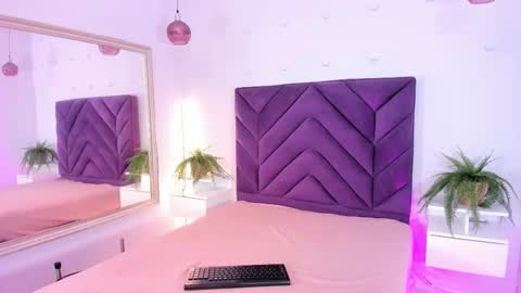 lila bailey  online show from 22, 12, 2025