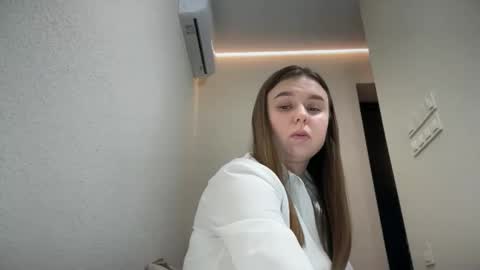 Snapshot of lilae37yis chatting on 11, 10, 2025 Lily online show from 11, 10, 2025
