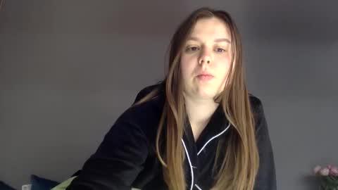 Snapshot of lilae37yis chatting on 22, 10, 2025 Lily online show from 22, 10, 2025