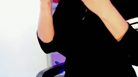 Lilah Sweet online show from 9, 2, 2025