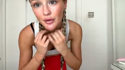 Snapshot of lilaxoxox chatting on 26, 6, 2026 Lila online show from 26, 6, 2026
