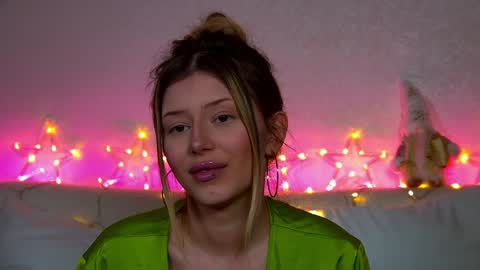 Snapshot of liliabianca chatting on 15, 12, 2024 Mia online show from 15, 12, 2024
