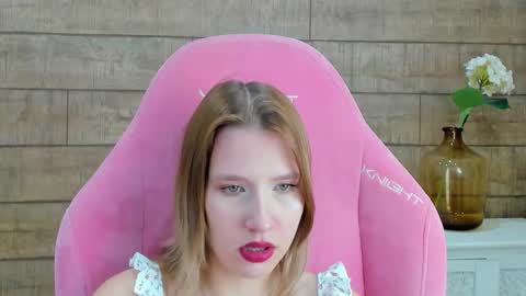 Snapshot of lililinn chatting on 20, 10, 2025 LiliLinn online show from 20, 10, 2025