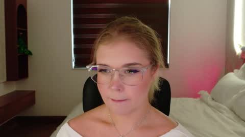 Lilith Bonheur online show from 8, 4, 2026