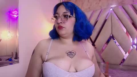 Snapshot of lilith_curvy chatting on 19, 10, 2025 online show from 19, 10, 2025
