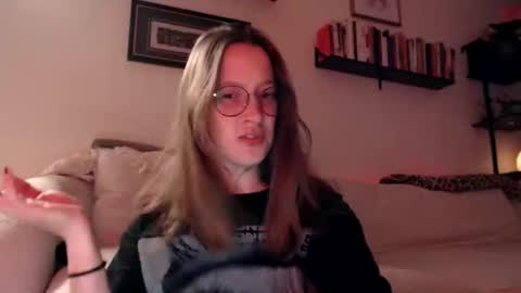 Snapshot of liljbby chatting on 4, 2, 2026 Jay please help me reach 50 thumbs up online show from 4, 2, 2026