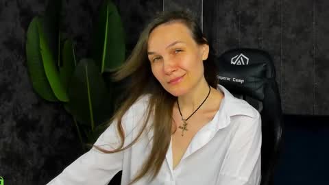 lillian_white1 online show from 7, 6, 2026