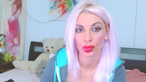 Lara online show from 3, 10, 2025