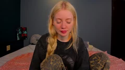 Snapshot of lillie_berry chatting on 12, 7, 2026 lillie_berry online show from 12, 7, 2026