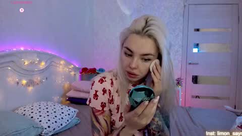 LilliMoore online show from 9, 10, 2025