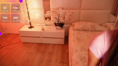 Snapshot of lilly_colins chatting on 13, 7, 2026 Lilly Colins online show from 13, 7, 2026