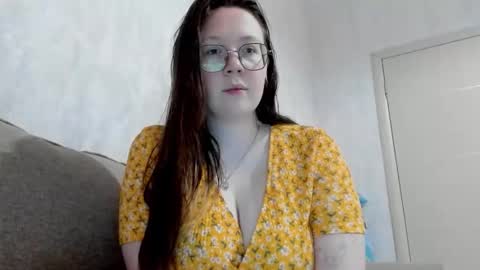 Lily Chays online show from 15, 10, 2025