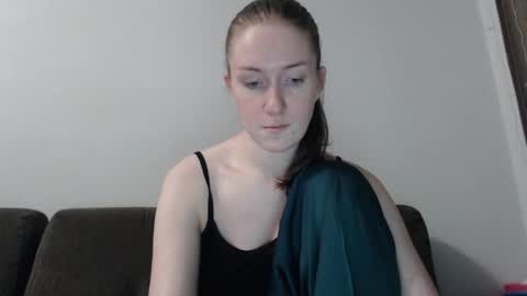 lily_love_x online show from 6, 4, 2026