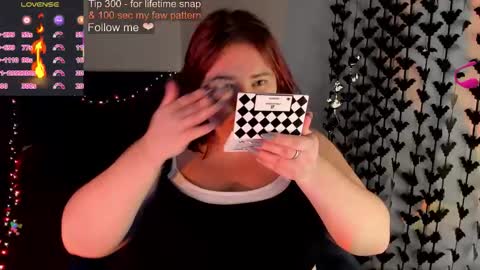 Snapshot of lily_lu_one chatting on 12, 10, 2025 Elina online show from 12, 10, 2025