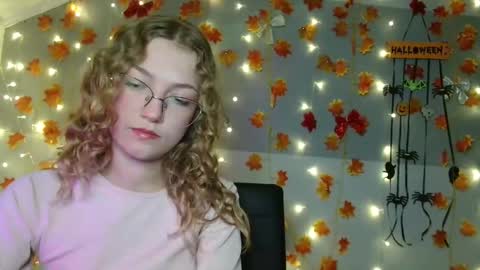small lily online show from 30, 10, 2025