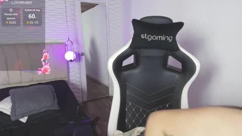 lily_waist online show from 3, 11, 2025