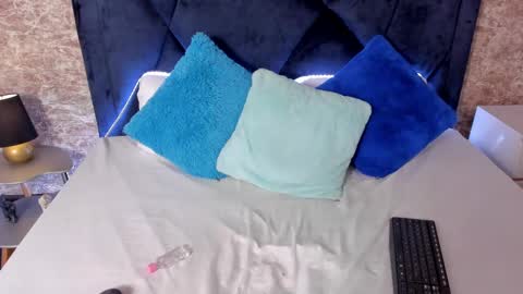 LilyWoodz online show from 7, 3, 2025