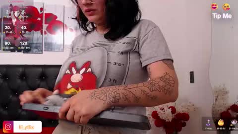 lilyfox23 online show from 3, 11, 2025