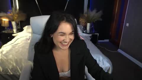 Lily online show from 8, 11, 2025