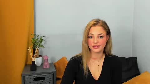 Snapshot of lilylovely26 chatting on 20, 12, 2024 Lily online show from 20, 12, 2024