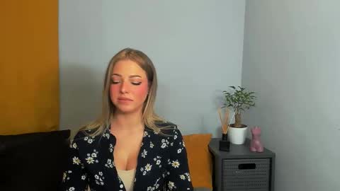 Snapshot of lilylovely26 chatting on 2, 3, 2025 Lily online show from 2, 3, 2025