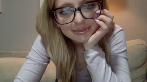 Snapshot of lilymae98 chatting on 9, 12, 2024 LilyMae online show from 9, 12, 2024