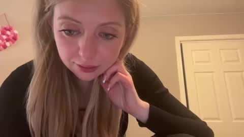 Snapshot of lilymae98 chatting on 8, 2, 2025 LilyMae online show from 8, 2, 2025