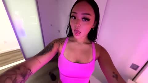 Snapshot of lilypowpow chatting on 1, 12, 2025 lilypowpow online show from 1, 12, 2025