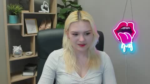 Lily online show from 8, 4, 2026