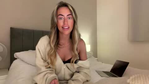 lilyxobloom online show from 9, 3, 2026