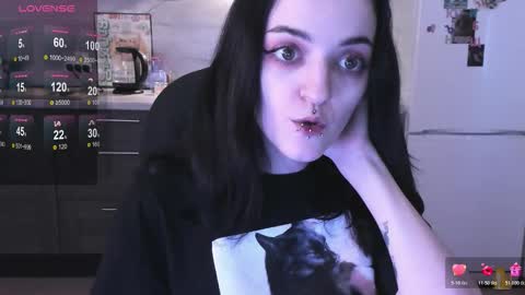 Lina 3  1715622743 online show from 28, 11, 2025