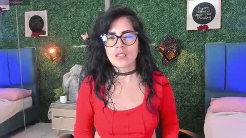 Lina  online show from 5, 11, 2025