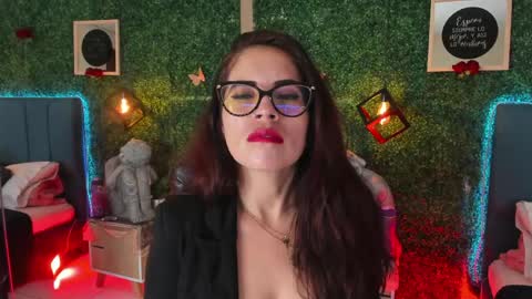 Lina  online show from 17, 4, 2026