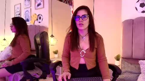Snapshot of linagh chatting on 4, 7, 2026 Lina online show from 4, 7, 2026
