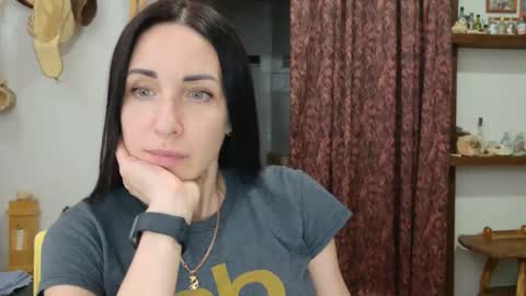 LinaLivee online show from 6, 4, 2026