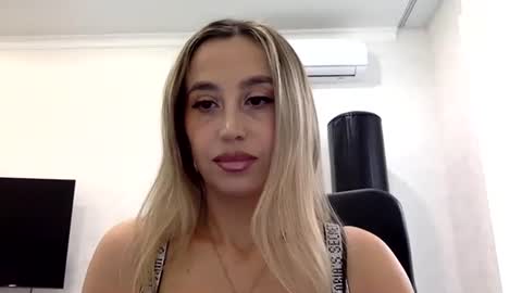 Snapshot of linavora chatting on 24, 11, 2025 linavora online show from 24, 11, 2025