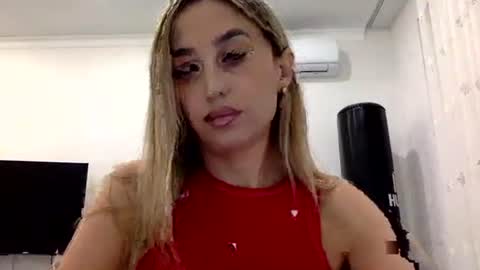 Snapshot of linavora chatting on 1, 12, 2025 linavora online show from 1, 12, 2025