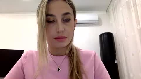 Snapshot of linavora chatting on 2, 12, 2025 linavora online show from 2, 12, 2025