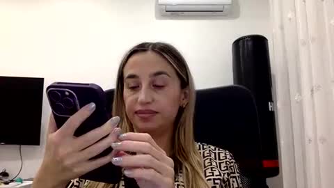 Snapshot of linavora chatting on 13, 12, 2025 linavora online show from 13, 12, 2025